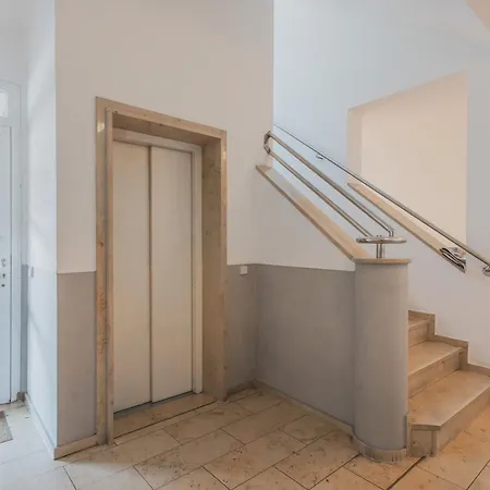 Rentaflat Hamburg 01 Am Bahnhof Lägenhet *